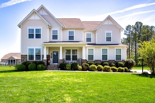 Building Photo - Luxury 5 Bedrooms 3 Full Baths 2 Car Garage