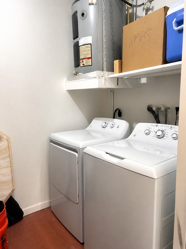 Photo - 468 NE 42nd St
