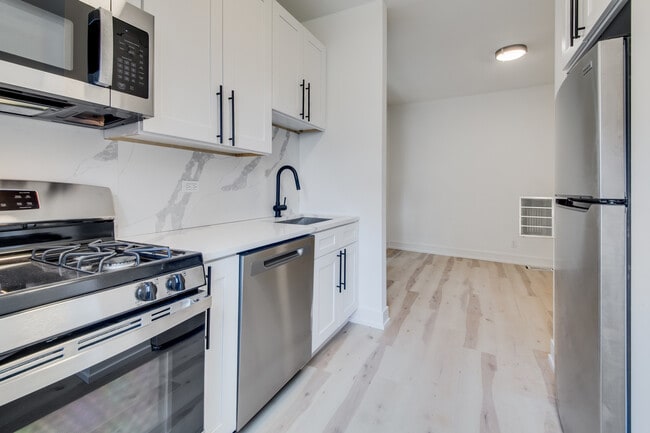 Photo - 3052 W Cortland St Unidad 103