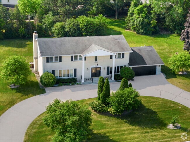 Building Photo - 16 Kingston Dr Rental