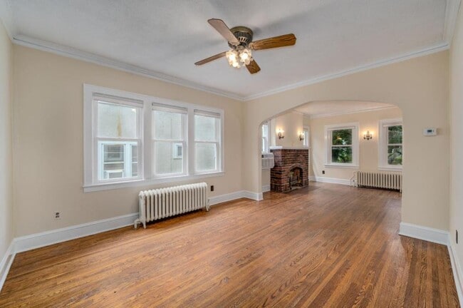 Photo - 2078 St Clair Ave