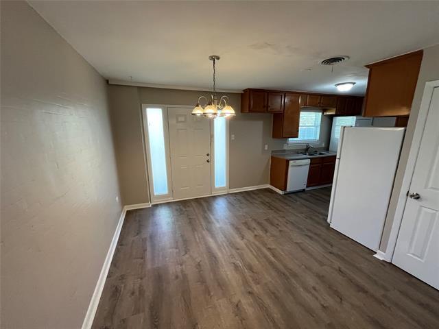 Photo - 926 Warren Way