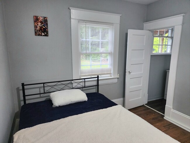 Photo - 523 Avent St