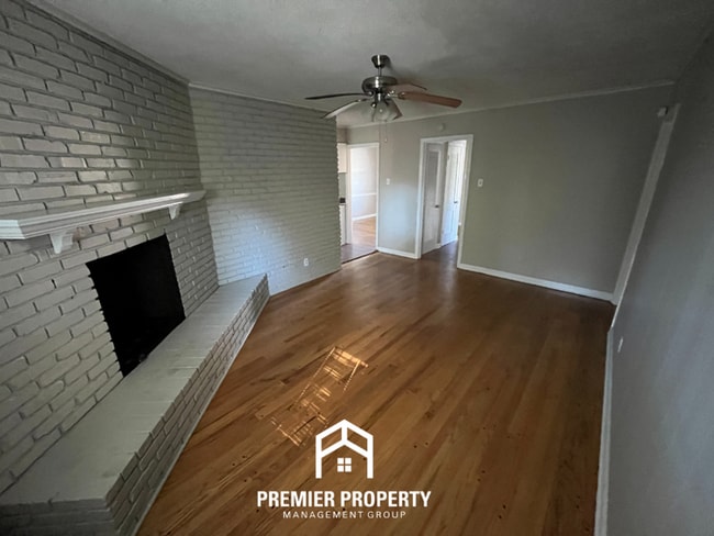 Photo - 1601 Favell Dr