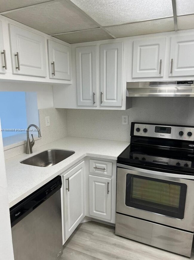 Building Photo - 484 NW 165th St Unit A-514 Rental