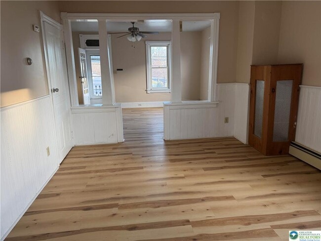 Photo - 4453 Main St