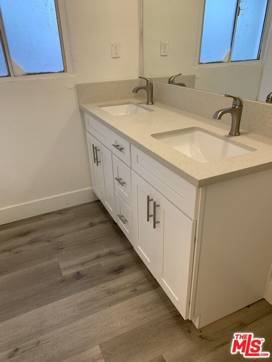 Photo - 627 W 79th St