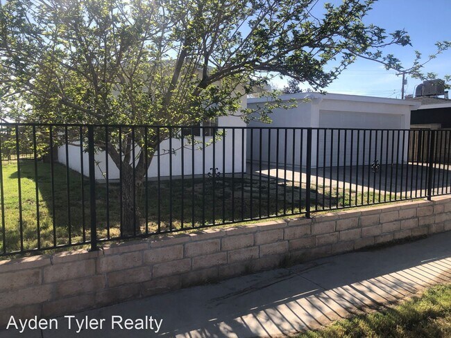 4 br, 2 bath House - 38468 3rd St E