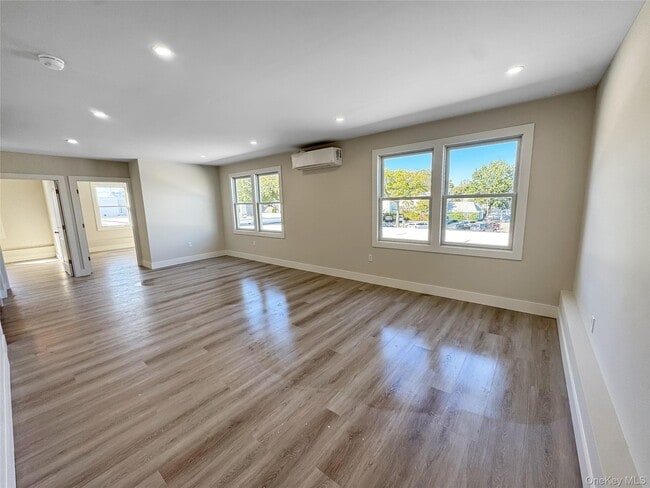 Photo - 110 Jericho Tpke Unit 2