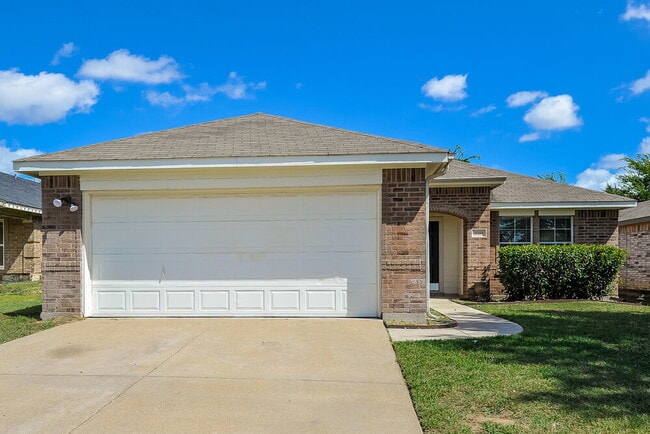 Building Photo - 3301 Royal Crest Dr Rental