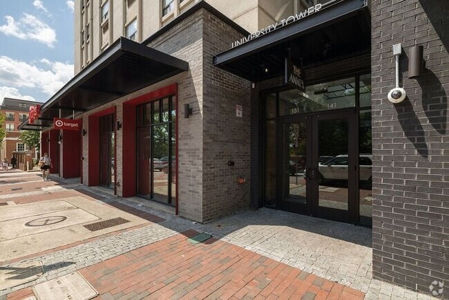 Building Photo - 131 E Broad St Rental
