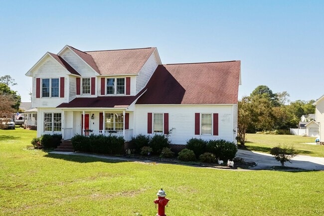 Building Photo - Large Three Bedroom Home!