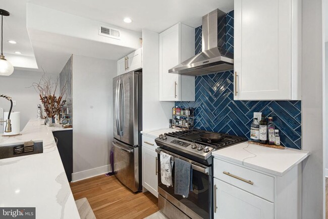 Building Photo - 1224 N 26th St Unit J1