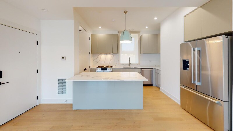 Photo - 123 S Green St