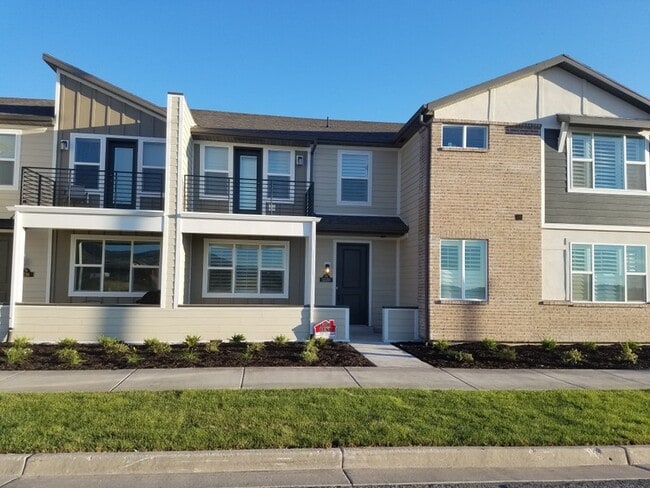 Building Photo - 1220 W Clark Ln