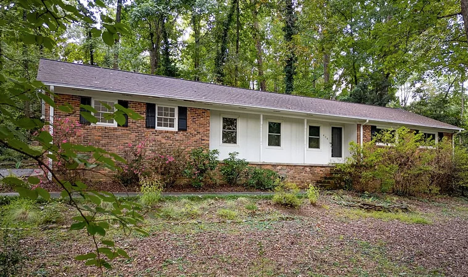 Charming 3-bedroom, 2-bath traditional home situated less than two miles from Clemson University! - Charming 3-bedroom, 2-bath traditional home situated less than two miles from Clemson University!