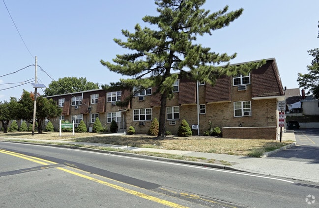 River Drive Village Apartments