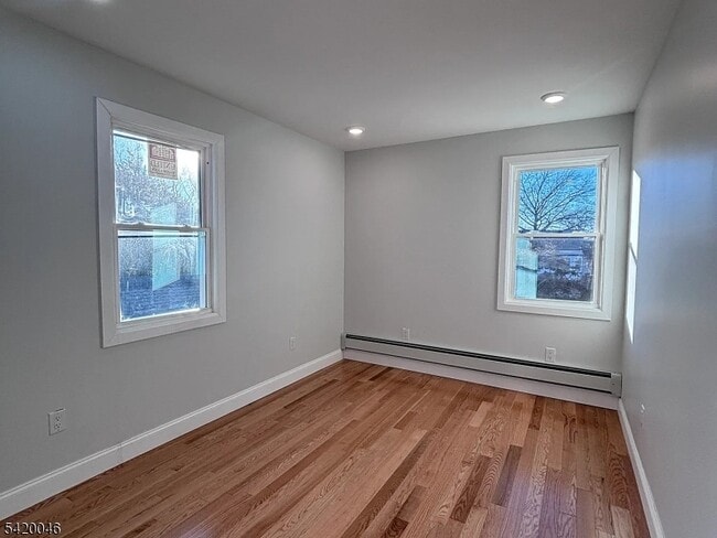 Photo - 546-550 E 25th St Unidad 2