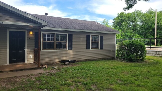 Building Photo - 913 E Quincy St Unit 913 E Quincy St. Apt A