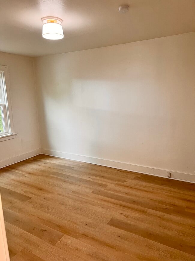 Photo - 250 Saint Lawrence Ave Unit Upper