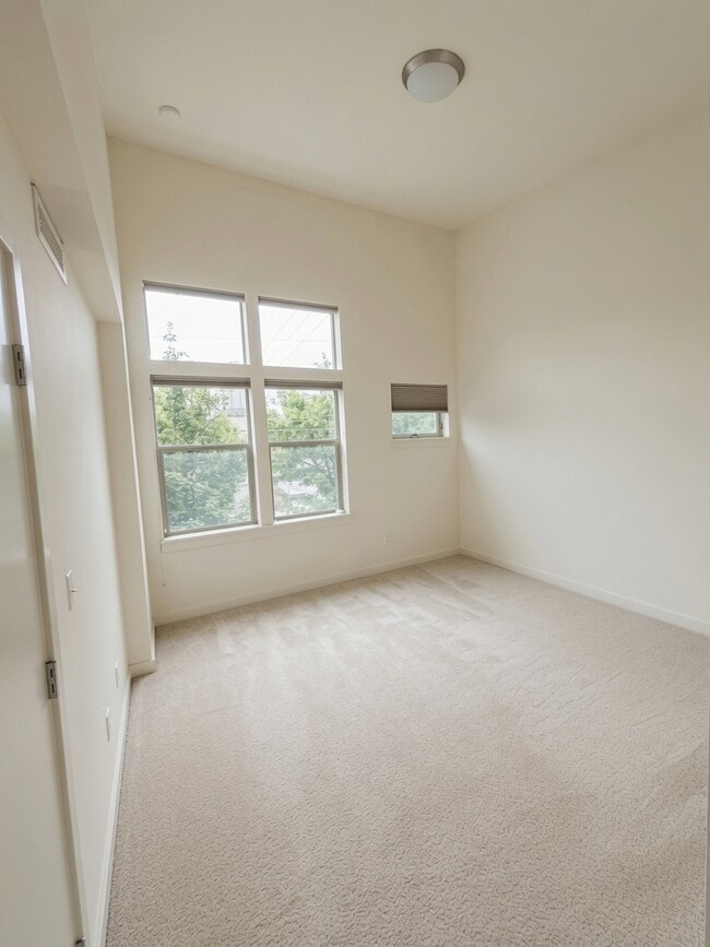 Photo - 10503 Stone Ave N
