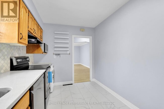 Photo - 934 Smyth Rd