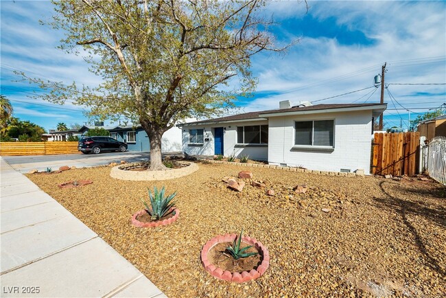 Photo - 2305 Santa Paula Dr House