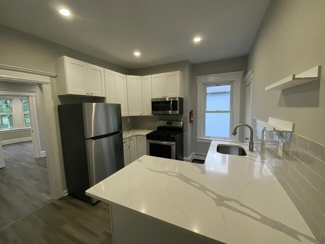 Building Photo - 174 Glenwood Ave Unit 2F Rental