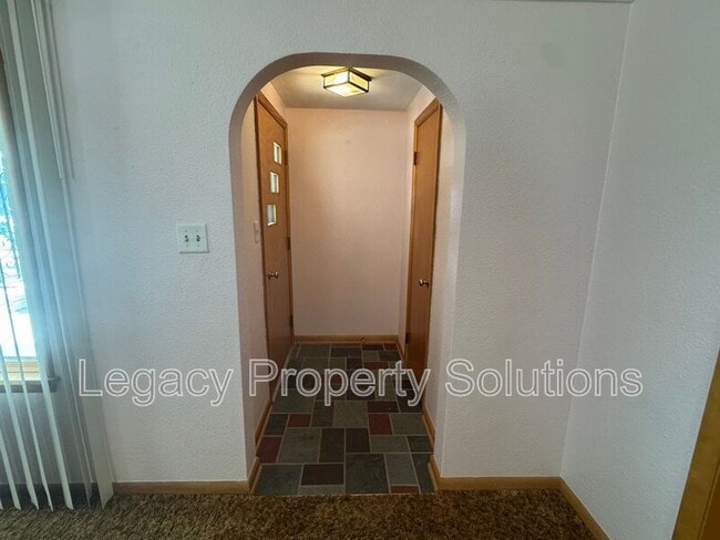 Photo - 720 N Bell St