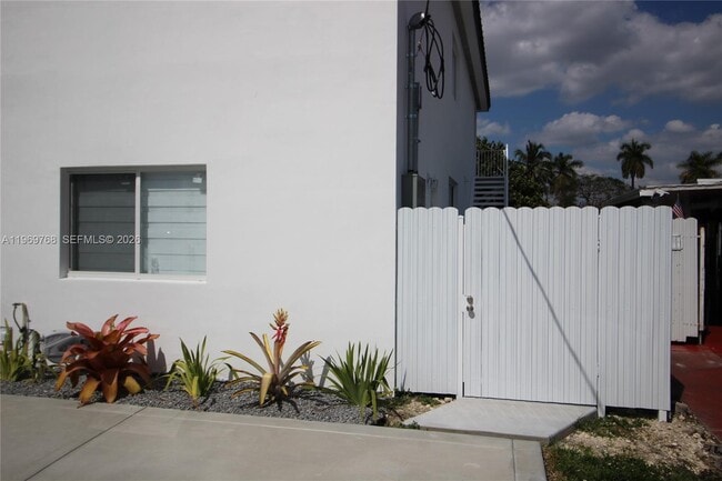Photo - 11135 SW 48th St Unidad 1
