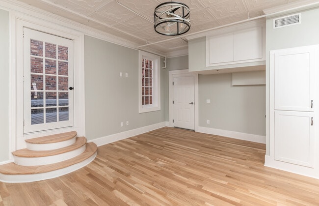 Photo - 138 N Jackson St Unit Suite 2