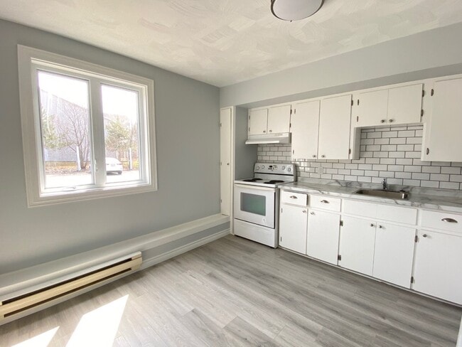 Photo - 80 Glasier Rd Unit 6