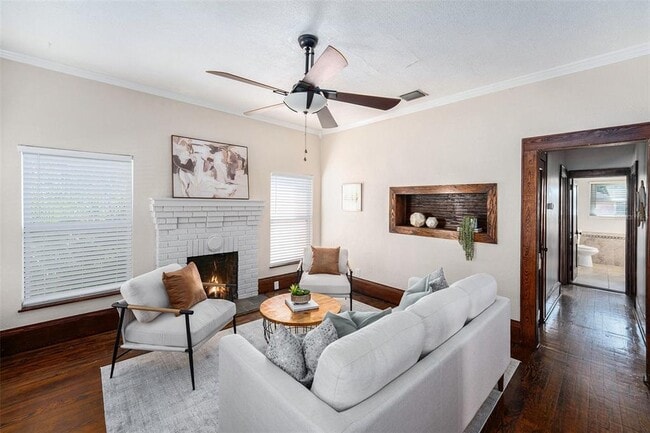 Photo - 2024 Oakdale Way