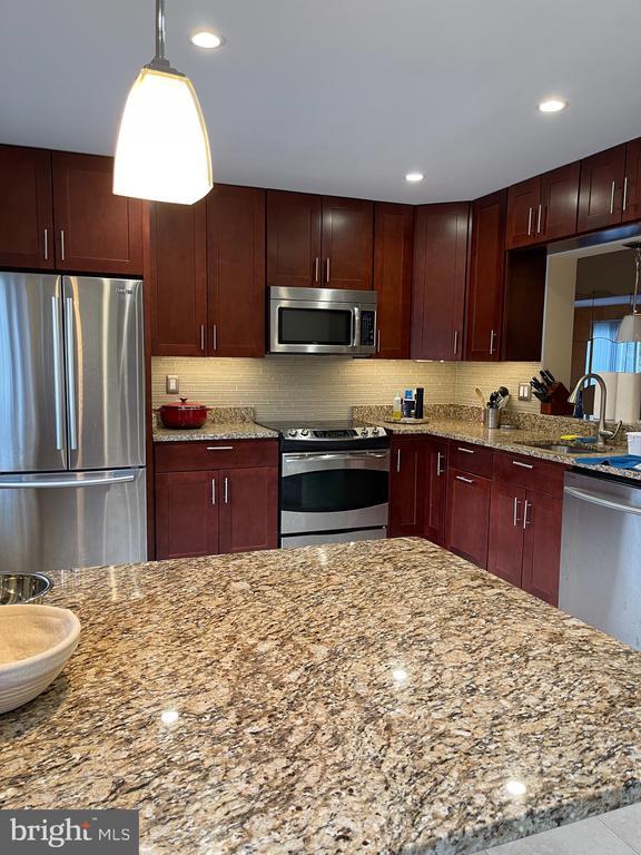 Building Photo - 10354 College Square