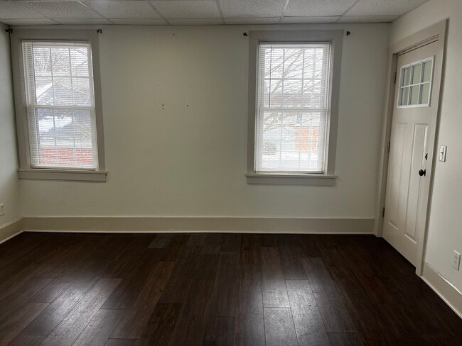 Sala de estar - 10632 Main St