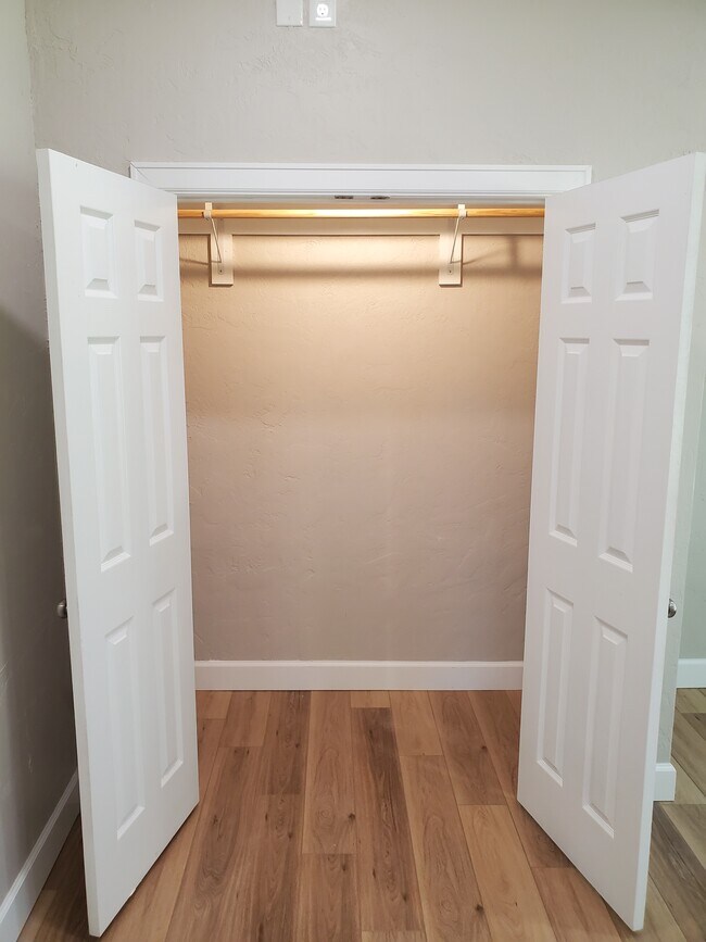 Photo - 6823 Guyler St