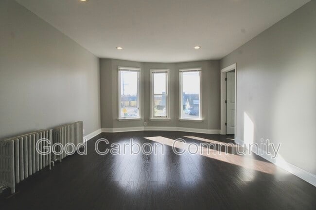 Building Photo - 765 Oliver St Unit 4