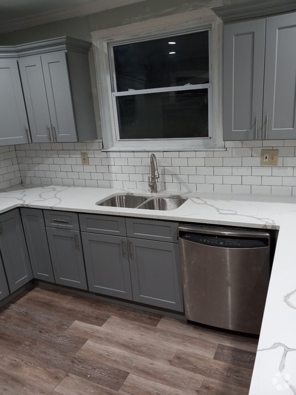 Building Photo - 1063 Niagara St Rental
