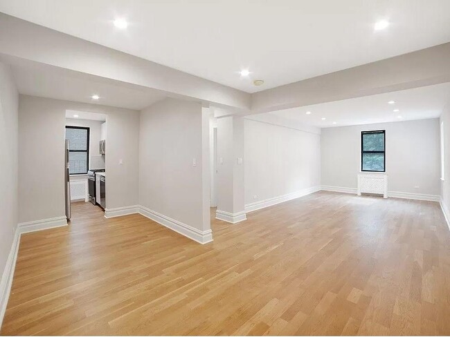 Building Photo - 69 Bennett Ave Unit 202