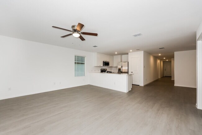 Photo - 2221 La Vis Ln