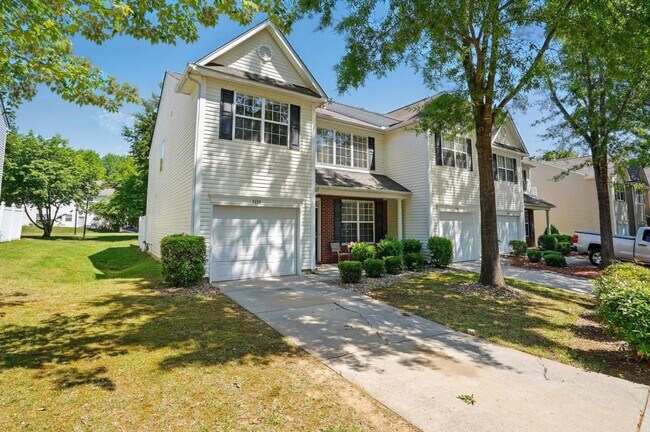 7420 Abigail Glen Dr