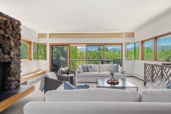 Photo - 623 Johnson Dr