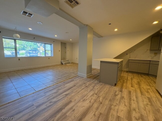Building Photo - 109 S Orange Ave Unit Rear Rental