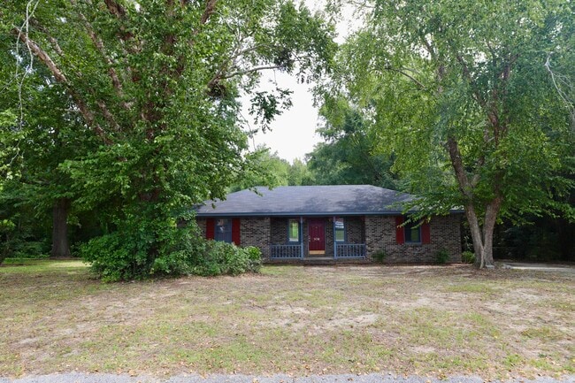 806 Club Ln