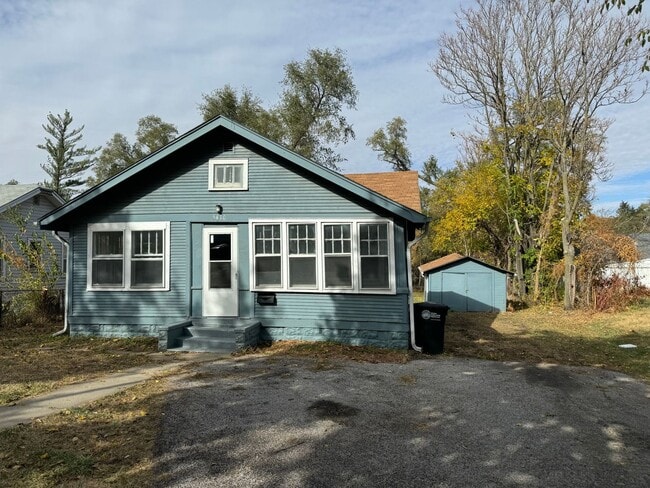 Building Photo - 3 BR, 1 BA off Fontenelle Blvd Rental
