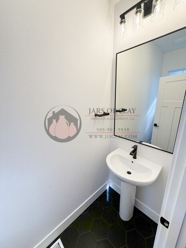 Photo - Talloc Ave SE Duplex Unit 6935