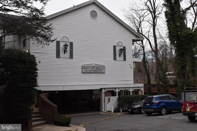 Building Photo - 2050 N Calvert St Unit 209