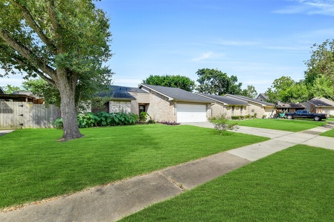 Photo - 11110 Sagecountry Dr