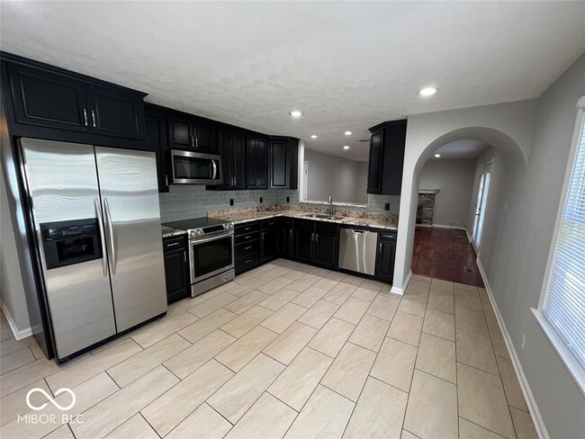 Photo - 731 E 116th St