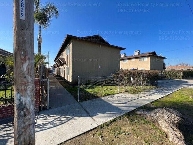 2 bedroom, 1.5 bathroom townhouse. - 2 bedroom, 1.5 bathroom townhouse.